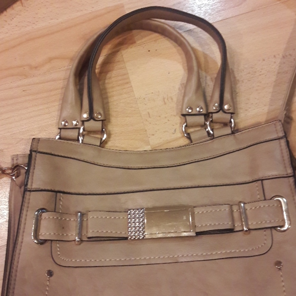 A medium sized purse